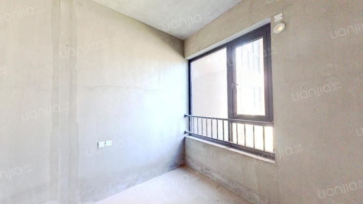 万象汇 翡翠城 带大露台的房子 140平米的大露台-卧室C