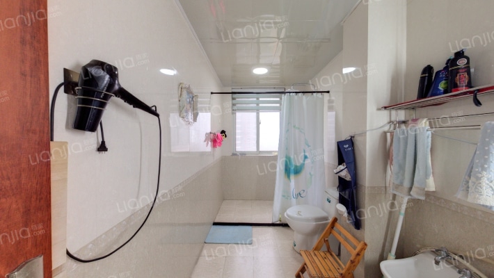 通达小区一期三室两厅精装修有证可按揭-卫生间