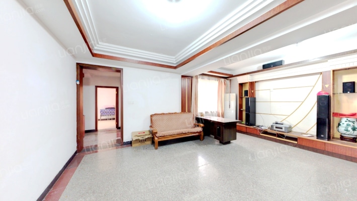 金星北街中间楼层，大面积四室两厅两卫-客厅