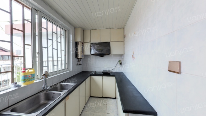 海南新村 高层 三室一厅 简单装修-厨房