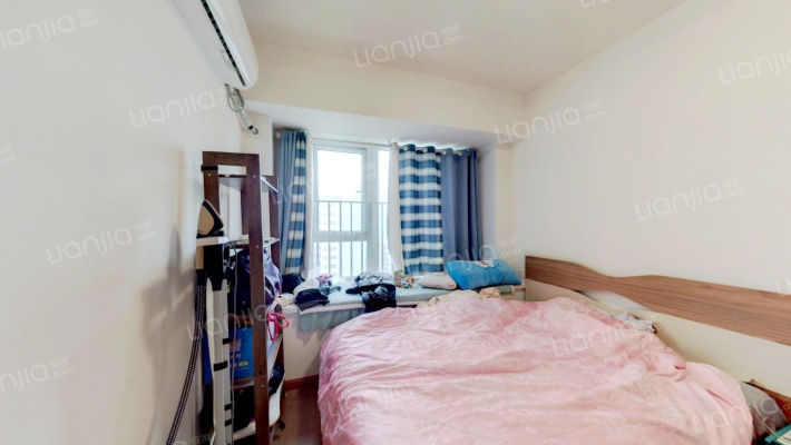 业主自住精装修，3房2卫，客厅带阳台-卧室C