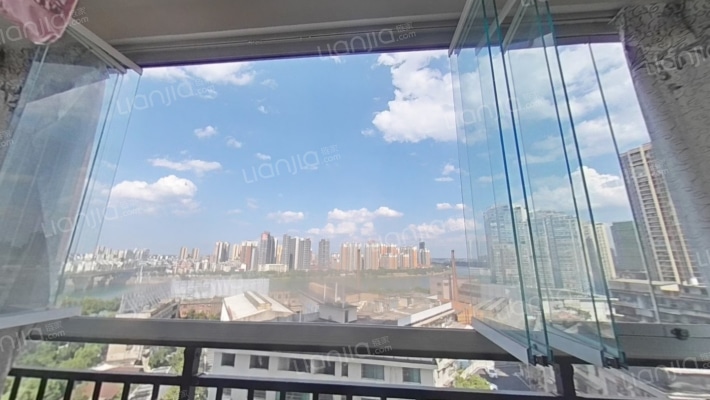 可以看湘江河的电梯房，精装修，证满2年，拎包入住。-阳台