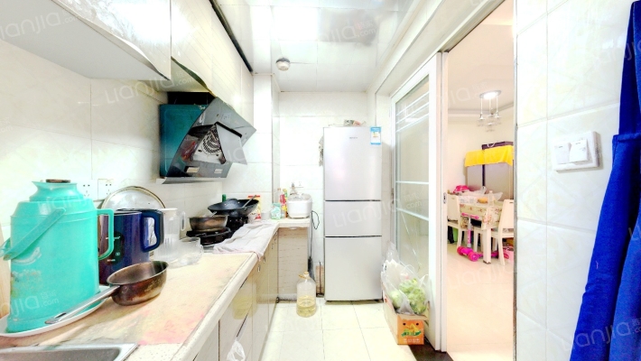 龙洲湾商圈+业主诚心出售+看房子方便+正规两室精装修-厨房