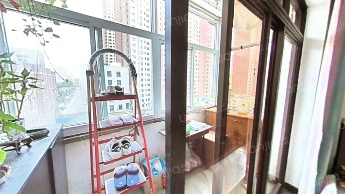 邯郸市中级人民法院家属楼顶层房主诚心出售-阳台