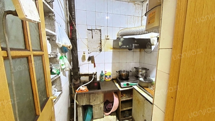 老万达联防路上永和里社区两室总价低-厨房