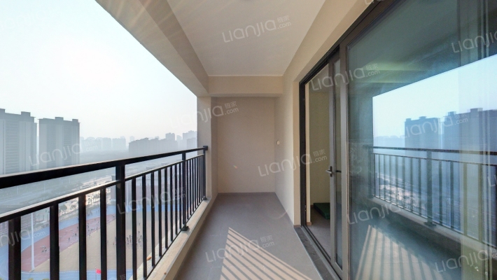 此房房东诚意出售 开发商精装品质环境优美 地段好-阳台
