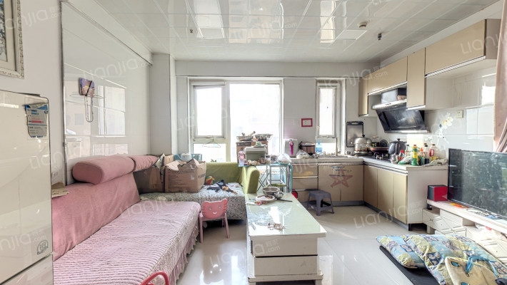 范阳路配套成熟交通便利集中供暖-客厅