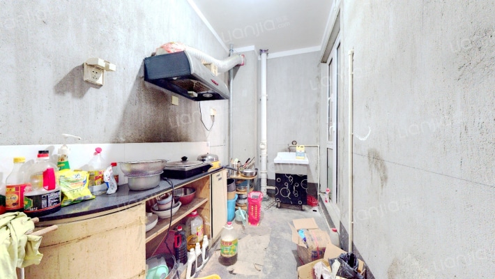 万达商圈，中南锦城毛坯两房，满两年，小区中间位置-厨房