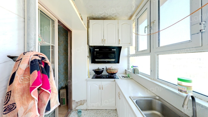 喀什路花多层小区 精装大两室 生活气息浓 拎包入住-厨房