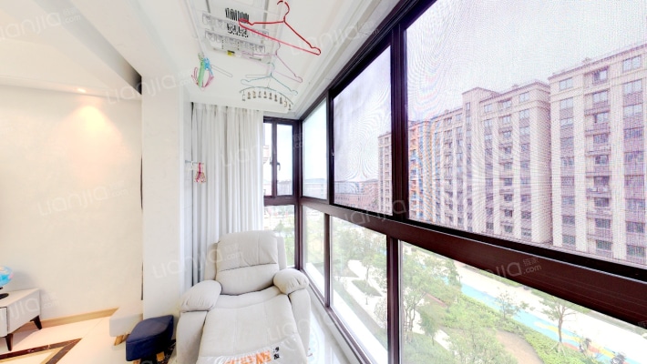 新房 四室 精装 交通方便 通透户型 采光无遮挡-阳台