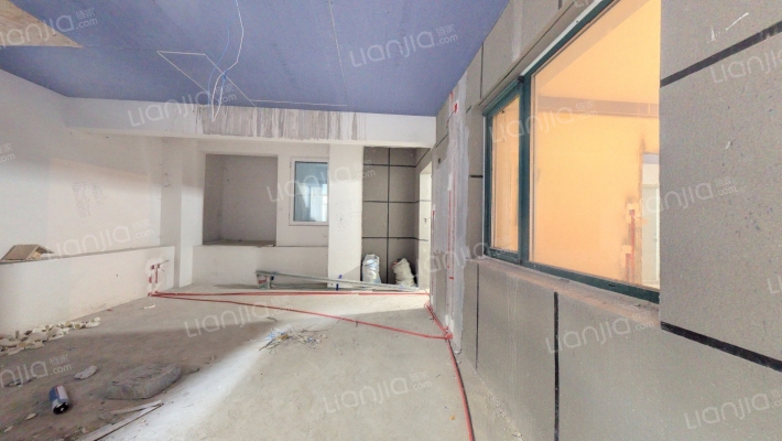 天地新城，双语片区，一楼带下跃-客厅B