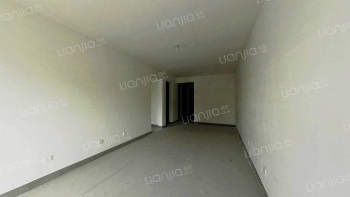 满二南向两居，毛坯可随意装修，急售-客厅