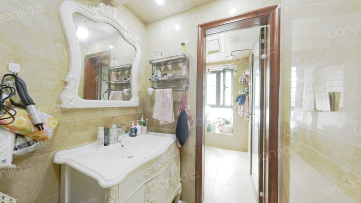 长沙北路上海城居家大户型宽敞明亮客厅卧室都有窗-卫生间