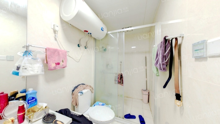 紫晶城挑高5.5米公寓，房东诚心出售，精装拎包入住-卫生间
