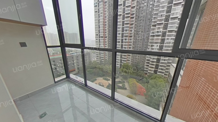华新 福悦名居 138平方 3房  毛胚房 出售-阳台