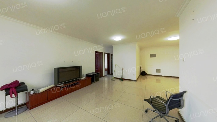 房子属于朝南三居室，户型方正，带装修，可直接拎包住-客厅