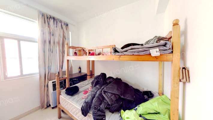 此房采光通风好，实用性大，小高层住宅，无需等电梯-卧室C