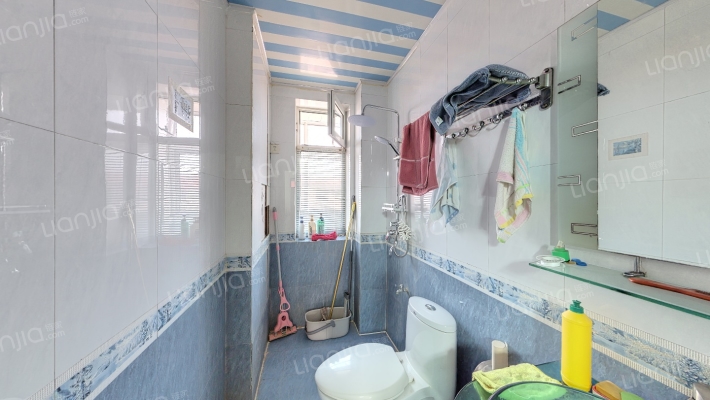 生活配套成熟交通便利槐林新村南北通透三居总价低-卫生间