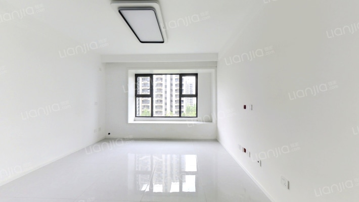 双明卫大三居，按自住标准装修的。-客厅