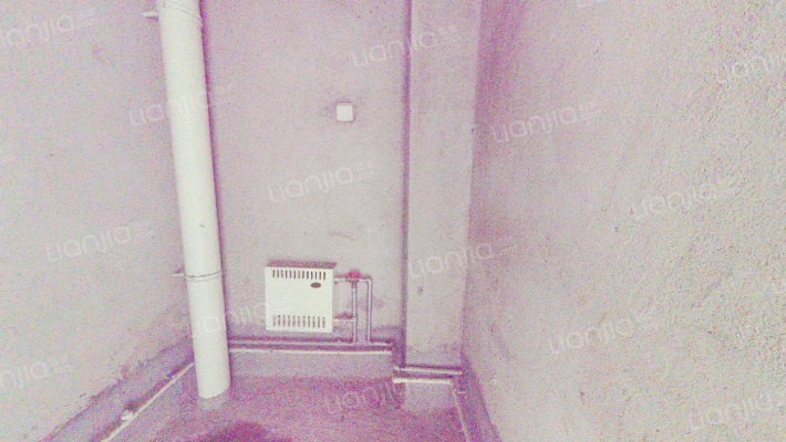 通达小区 电梯房 不临街 毛坯 带个储藏室 老证-卫生间A