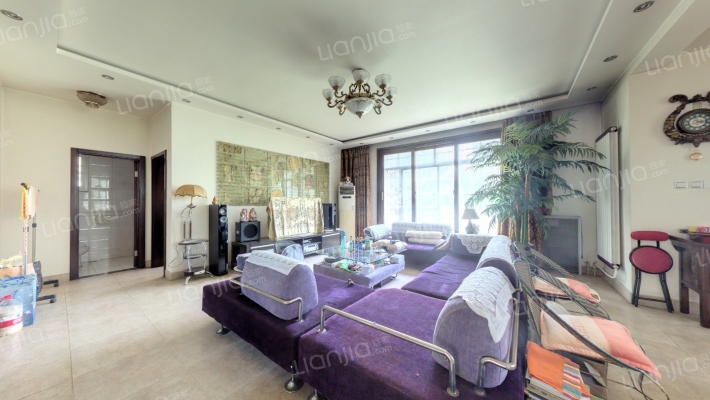 市区精装修的独栋别墅，带大院子-客厅A