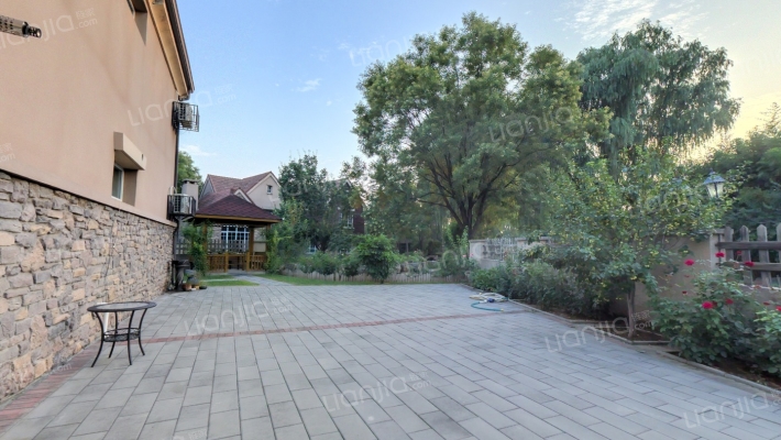 丹佛尔湾 5室2厅 南 北-露台按现状绘制，如有偏差请以产权面积为准。