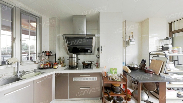 爱加西西里 户型方正 通透视野 自住装修 随时可看房-厨房