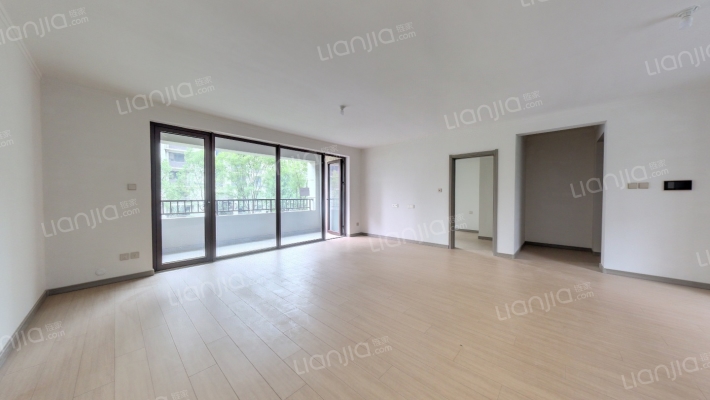 南北通透樾府国际三居室，出行便利-客厅