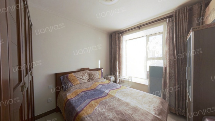 鸿坤理想湾 正规一居室 自住精装 满二带地下室-卧室