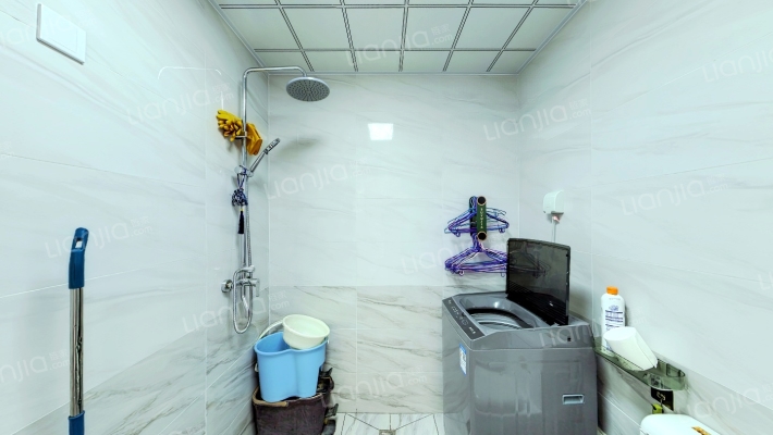 开发区惠友橙园三室两厅双卫精装修拎包入住南北通透-卫生间A