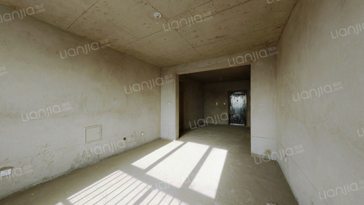 温莎假日南向户型，交通便利，地理位置得天独厚。-客厅