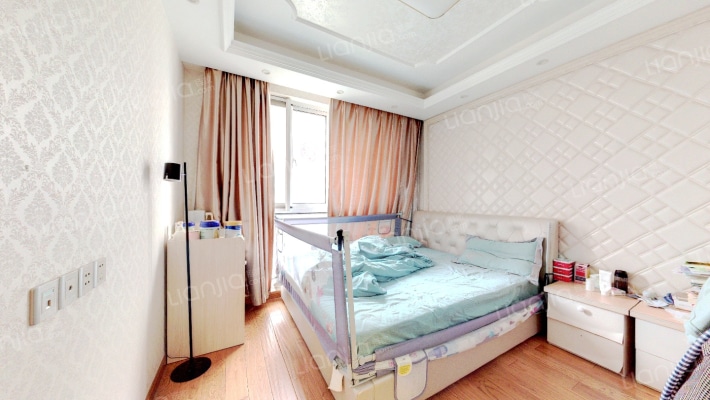 中南御锦城精装房出售，户型格局舒适，满两年-卧室