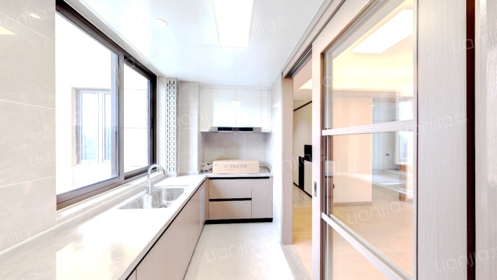 雅居乐中间楼层 开发商精装 户型方正 环境优美-厨房