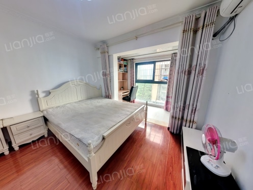 整租·万景峰二期 1室1厅 东南