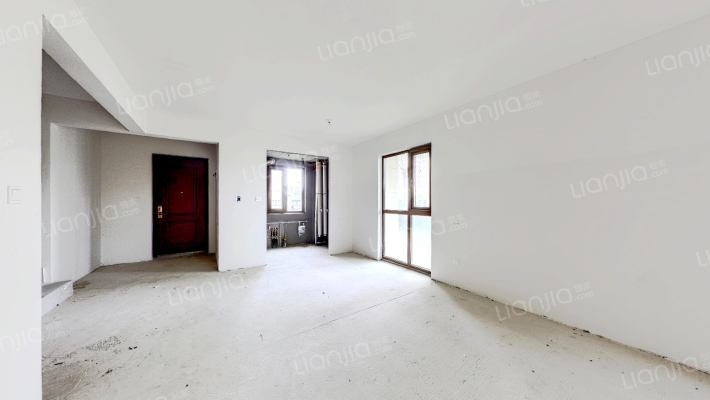 码头商圈下叠带院子边户 毛坯随意装修 有钥匙看房方便-客厅