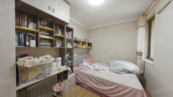 鸿坤理想湾全朝阳三居室，可贷款，证满二。-卧室A