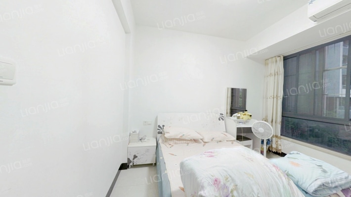 邻近新天虹 电梯小三房 南向 精装修自住房-卧室C