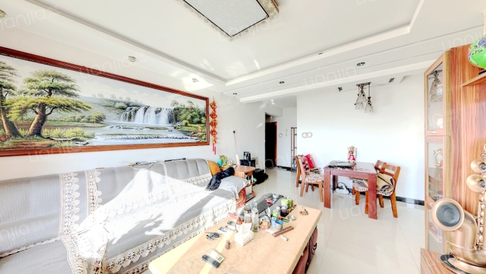 临香邑溪谷大社区，配套齐全，出门就是步行街-客厅