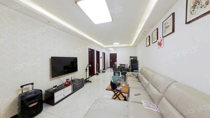 纯南三居，业主精心装修，南面带50平小院可以种花草-客厅