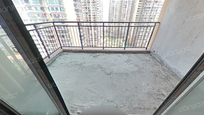 业主急售珠江云锦毛坯3房，户型方正，正对小区园林-阳台