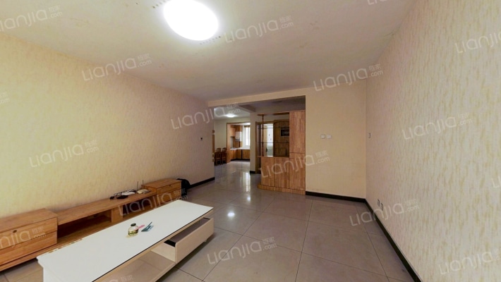 华阳主路旁，名流枫景洋房，南北通透小区物业费低-客厅