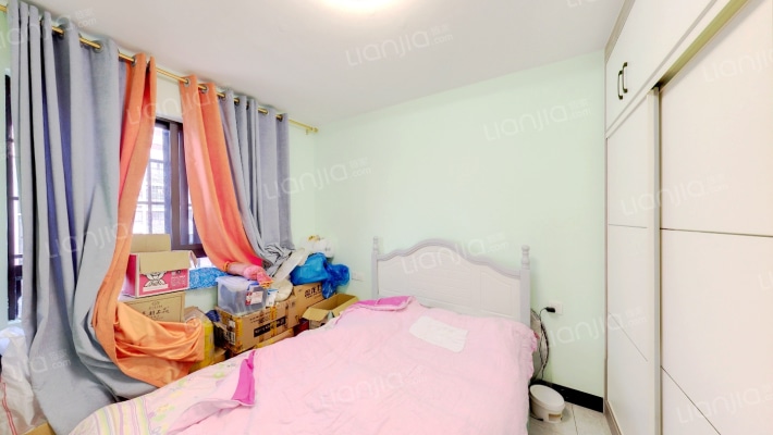 桂林市七星区万达旁精装修三房出售-卧室B