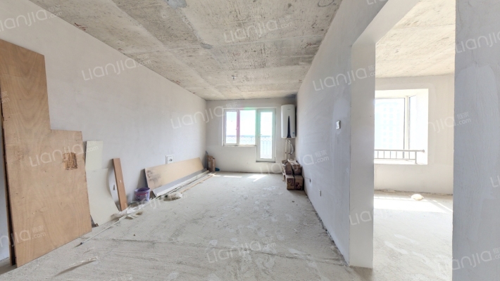 花园小区封闭管理，房子户型方正采光充足，居住舒适-客厅