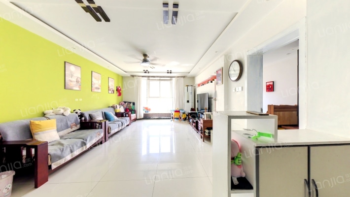 德信公园旁大三居 低楼层双卫户型  居住舒适 出行方便-客厅