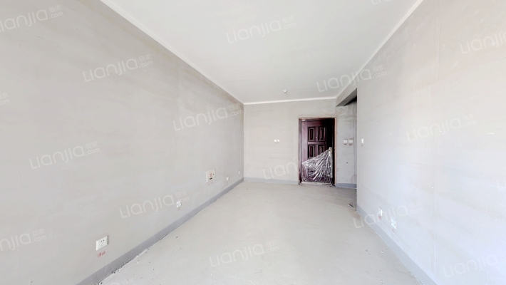 中高层，采光好视野好，集中供暖-客厅