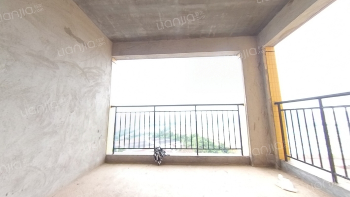 珠江大型园林社区精致三房中高电梯房全新毛坯房东诚售-阳台
