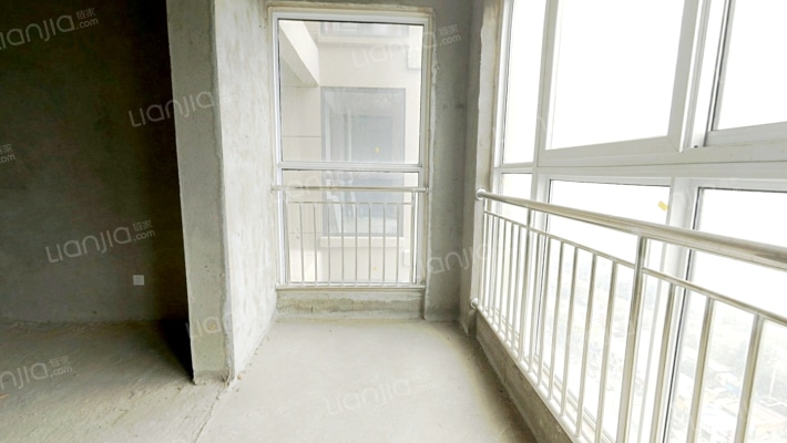 开源路南电梯房宏瑞苑105平，客厅通阳台，仅售39.8万-阳台