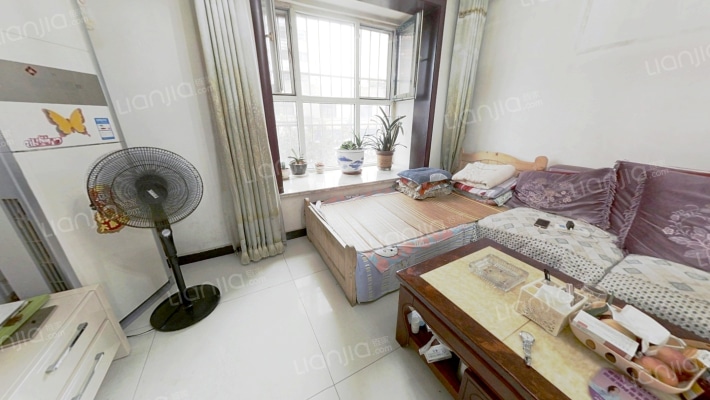 华阳路联合一号院精装两居。本满二年。-客厅