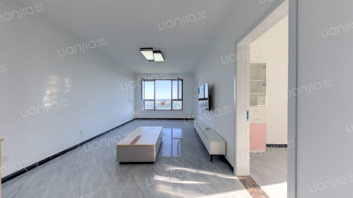 南向3居 精装修 户型方正 中间楼层采光充足-客厅