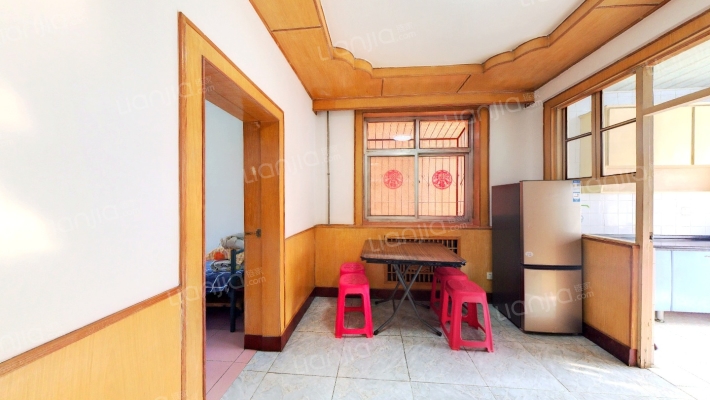 东兴街九州小区中装大三居，本满五年-餐厅